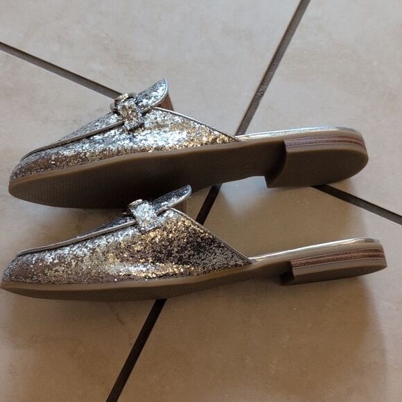 NEW BCBG Zorie Sparkle Loafer Slip On Sandal Silver Horsebit Size 8 - Picture 4 of 7